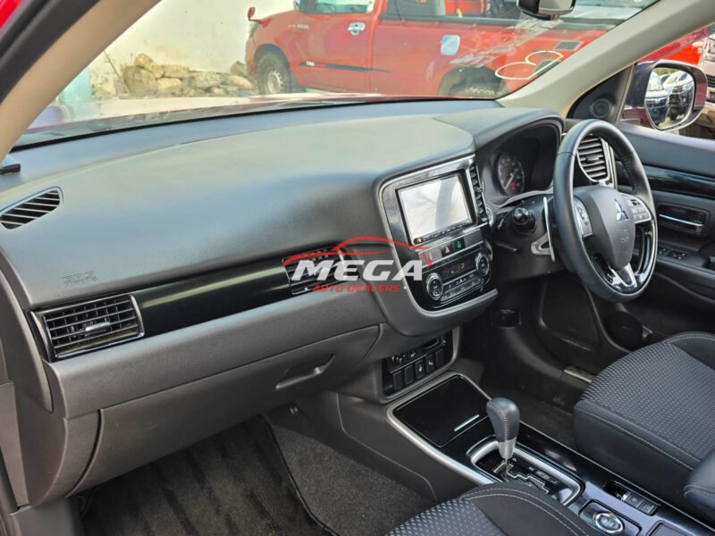 MITSUBISHI OUTLANDER